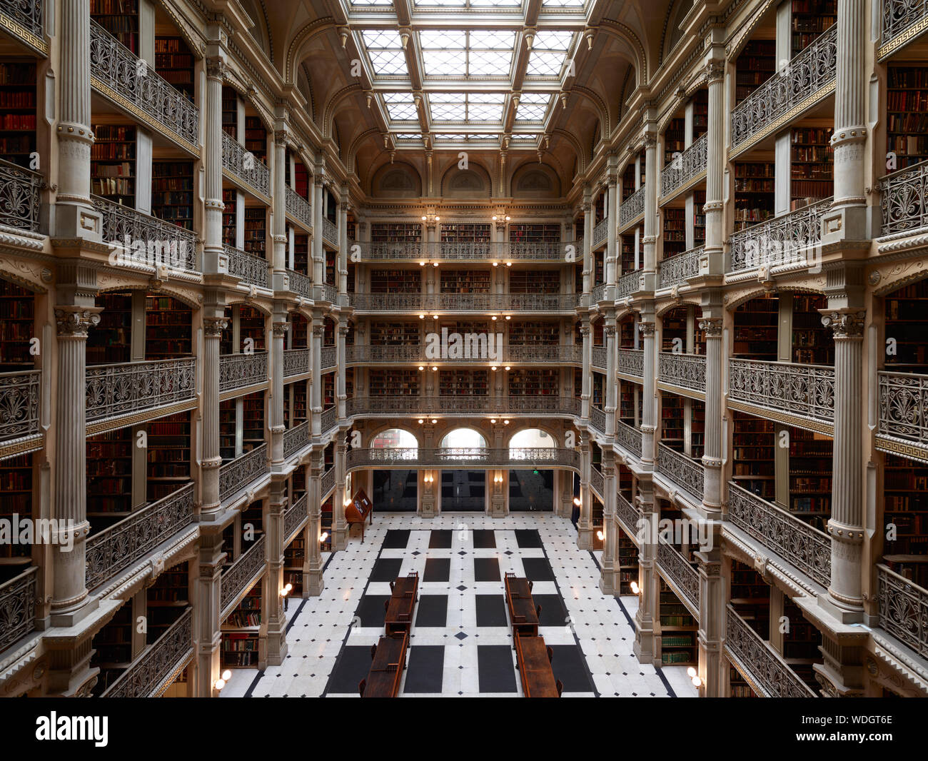 George Peabody Library, früher die Bibliothek des Peabody Institute der Stadt Baltimore, ist Teil der Johns Hopkins Sheridan Bibliotheken. Baltimore, Maryland Stockfoto