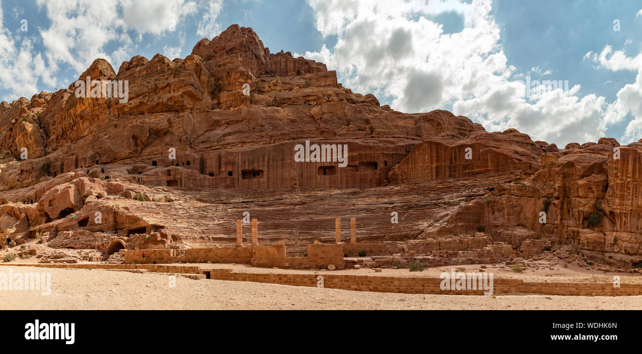 Ein Panorama Bild von der Petra Theater. Stockfoto