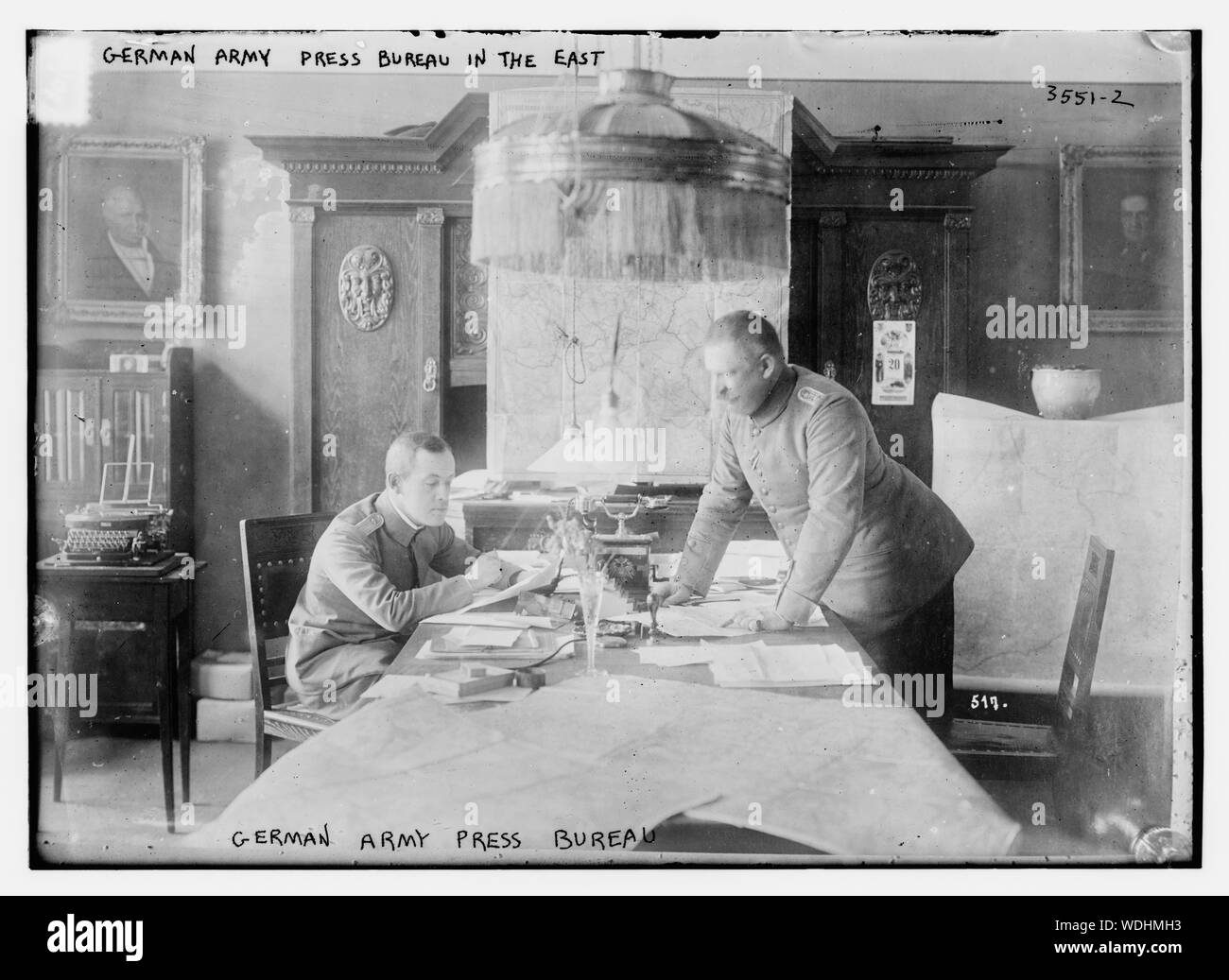 Deutsche Armee Presse Präsidium im Osten Abstract / Medium: 1 Negativ: Glas 5 x 7 in. oder kleiner. Stockfoto