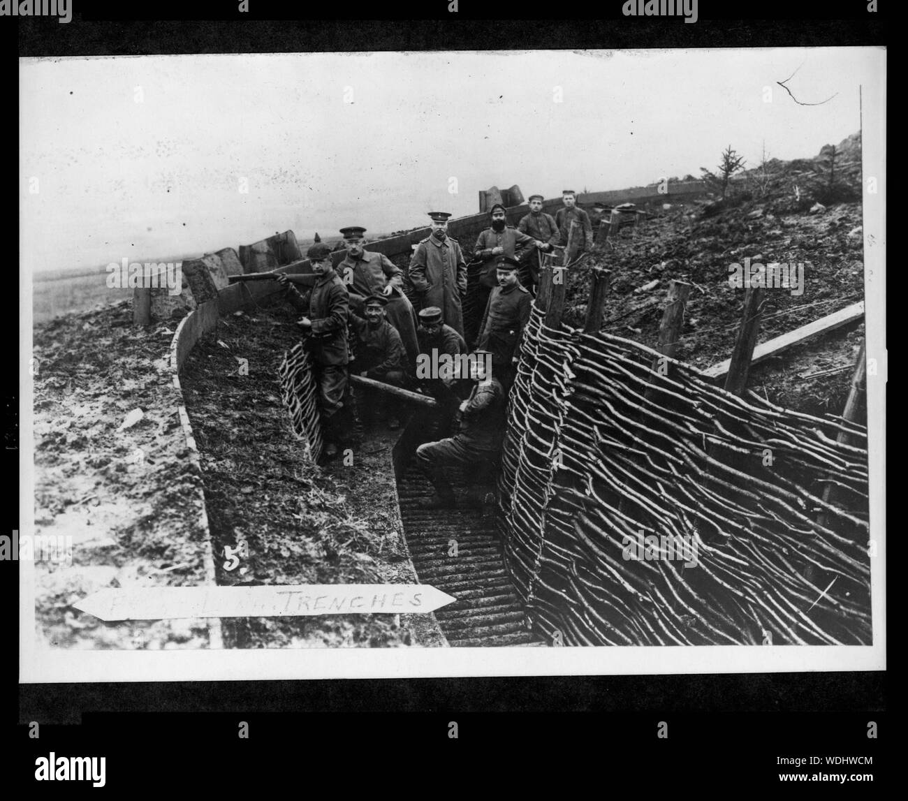 Deutsche militärische Personal in einem Graben Abstract / Medium: 1 Fotoabzug. Stockfoto