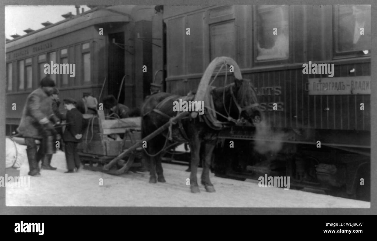 Auf holz Autos am Bahnhof, Sibirien, Russland Abstract / Medium: 1 Fotoabzug. Stockfoto