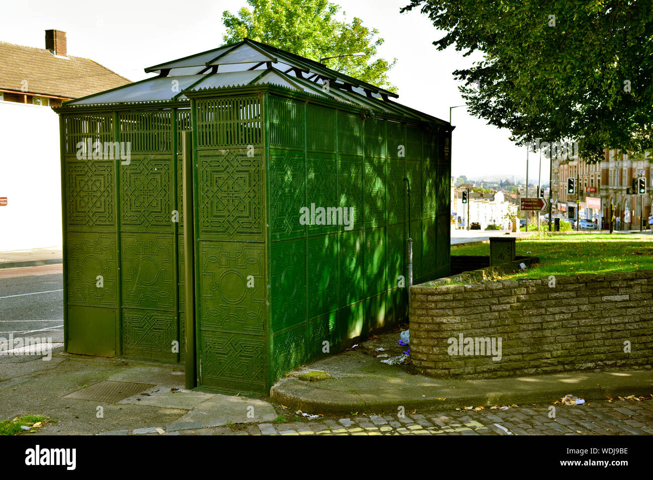 Außerhalb von Bristol denkmalgeschützte viktorianische öffentliche Gusseisen Urinal, Blackboy Hill, Clifton, Bristol, Großbritannien Stockfoto