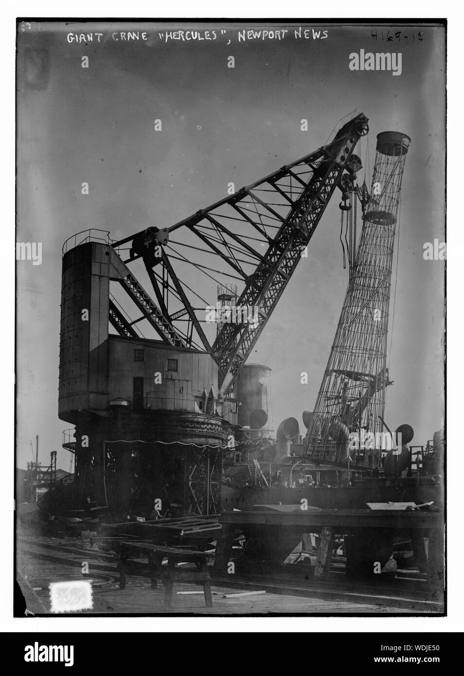 Riesen Kran Herkules, Newport News Abstract / Medium: 1 Negativ: Glas 5 x 7 in. kleiner Stockfotografie - Alamy