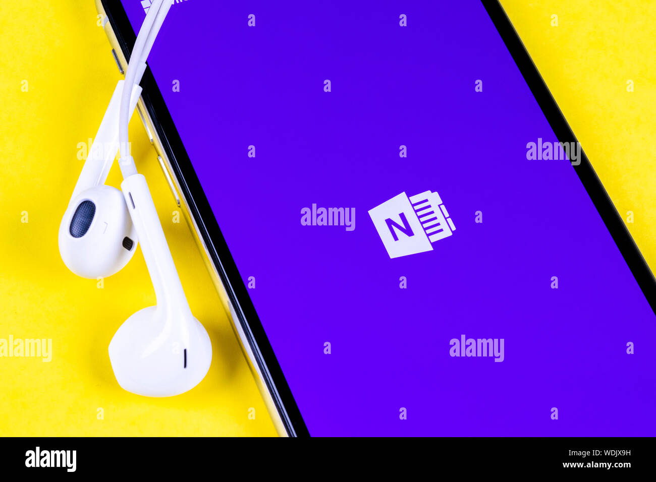 Helsinki, Finnland, 4. Mai 2019: Microsoft OneNote office Symbol auf Apple iPhone X-close-up. Microsoft eine Note App Symbol. Microsoft Auf Stockfoto