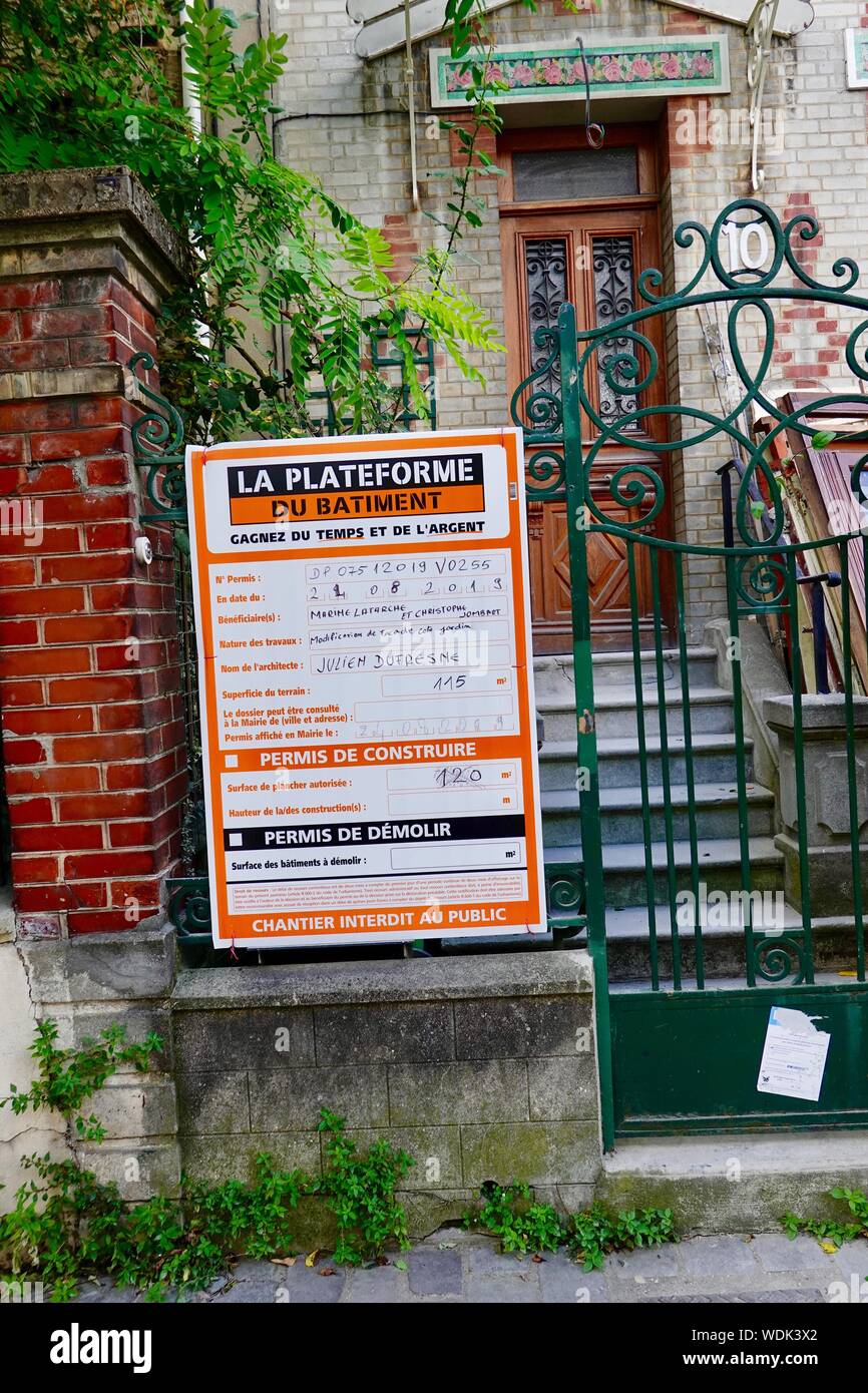 Renovierung Zeichen außerhalb Cottage an der ehemaligen Siedlung im Jahr 1907 gestartet, jetzt upscale gedreht, La Campagne à Paris, Porte de Bagnolet, Frankreich. Stockfoto