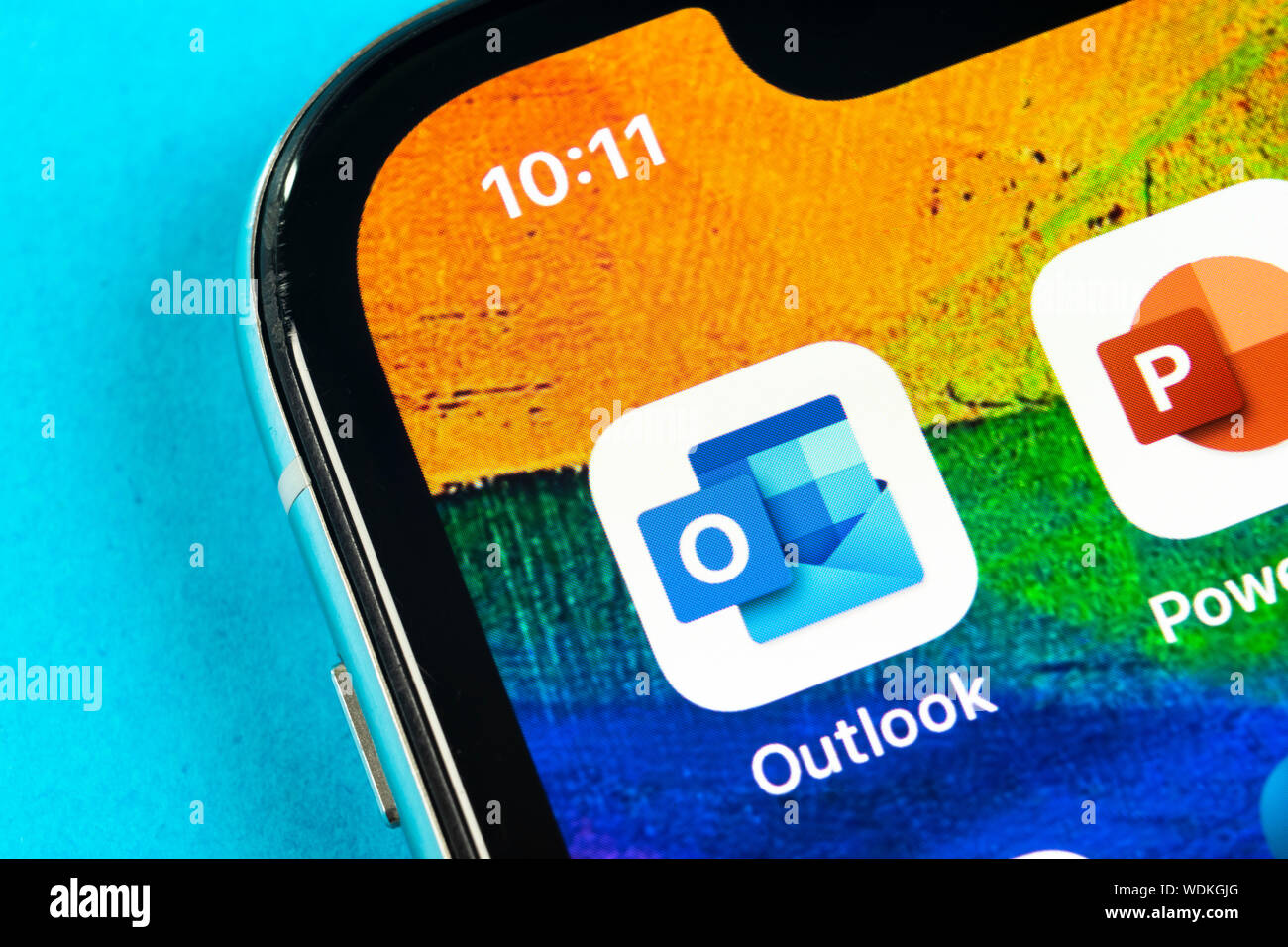 Helsinki, Finnland, 4. Mai 2019: Microsoft Outlook office Symbol auf Apple iPhone X-close-up. Microsoft Outlook Symbol der App. Microsoft heraus Stockfoto