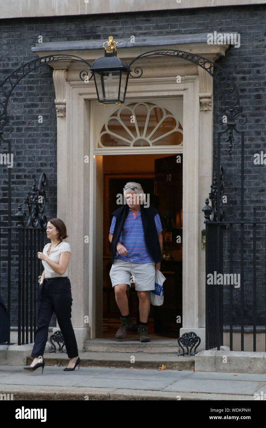 Westminster, London, 29. August 2019. Wetherspoons Kneipe Kette Gründer und Vorsitzender von Tim Martin, Spaziergänge entlang und in Downing Street Nr. 10. Martin war in der Presse in den letzten Tagen, wie es vorgeschlagen wurde, daß er kann ein PEERAGE durch die Johnson Regierung gegeben werden. Er war eine berühmte Brexit Unterstützer und Spender für die Ursache über einige Zeit. Stockfoto