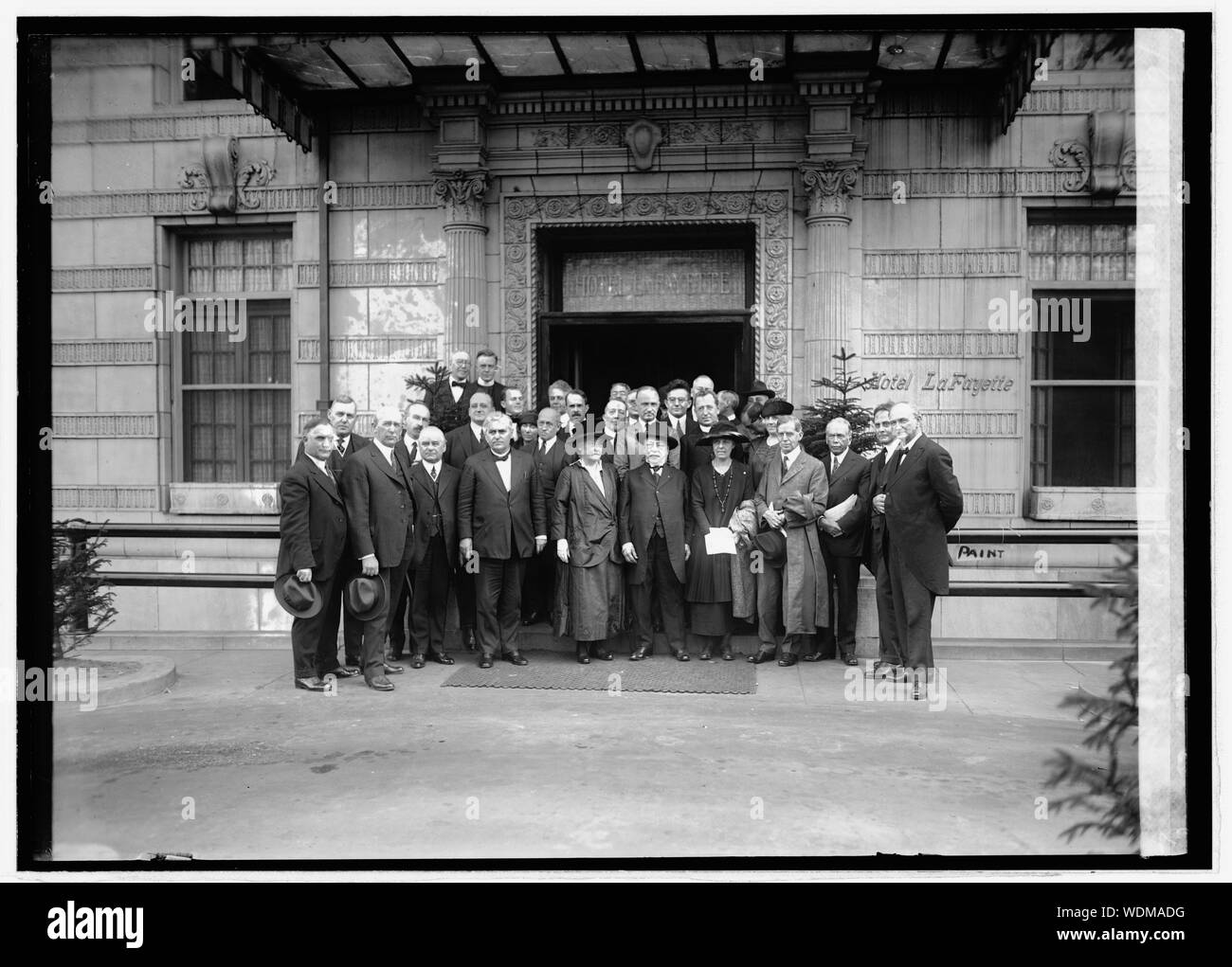 Gompers Group, [10/17/21] Abstract / Medium: 1 Negativ: Glas 5 x 7 in. oder kleiner Stockfoto