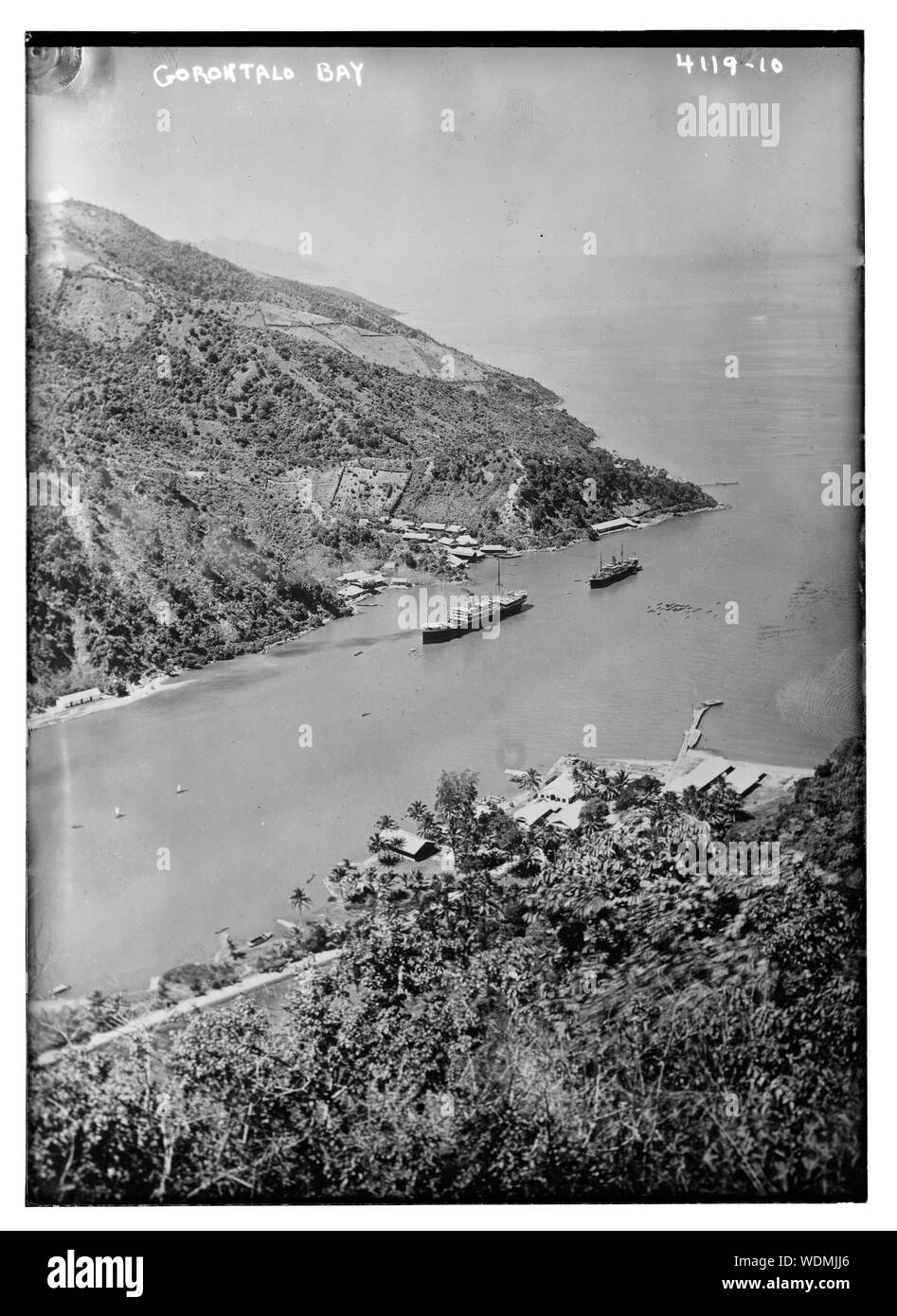 Gorontalo Bay Abstract / Medium: 1 Negativ: Glas 5 x 7 in. oder kleiner. Stockfoto