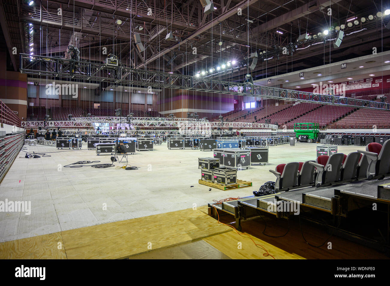 Aufbau der Bühne für die ABC News demokratische Primär Debatte an der Gesundheit der Texas der südlichen Universität und körperliche Gesundheit Arena Stockfoto