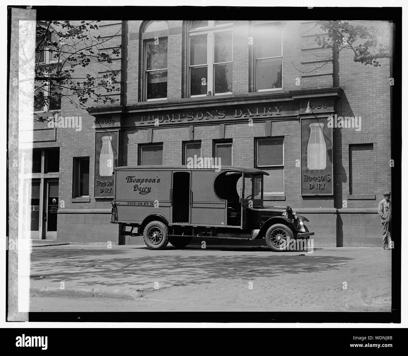 Graham Bros., Thompson's Molkerei Lkw Abstract / Medium: 1 Negativ: Glas 4 x 5 in. oder kleiner Stockfoto