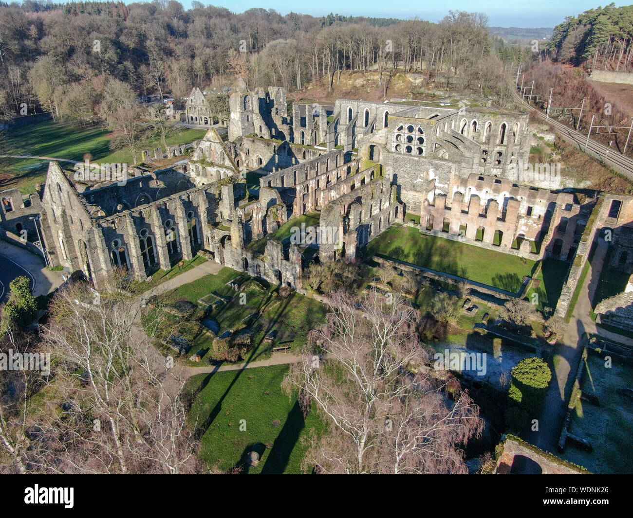 Luftaufnahme der Abtei von Villers Ruinen, eine ehemalige Zisterzienserabtei in der Nähe von Villers-la-Ville in der Provinz Brabant in der Wallonie, Belgien Stockfoto