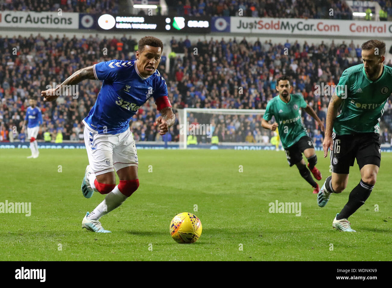 Das Ibrox Stadium, Glasgow, UK. 29 Aug, 2019. Rangers spielte die polnische Mannschaft Legia Warschau an Ibrox Stadion in einem Play-off in der 2. Etappe der Europa League. Das Spiel, das Rangers gewann 1 - 0 mit dem Tor durch Alfredo Morelos hatte Buchungen, Fackeln durch die polnischen Fans und hatte für die mangelnde Sichtbarkeit von Rauch verursacht wurde gestoppt. Credit: Findlay/Alamy leben Nachrichten Stockfoto