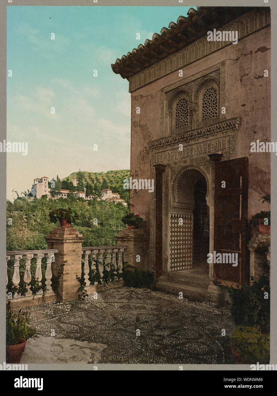 Granada. Alhambra. La Mezquita Abstract / Medium: 1 Drucken: Farbe photochrom Blatt 17 x 23 cm. Stockfoto