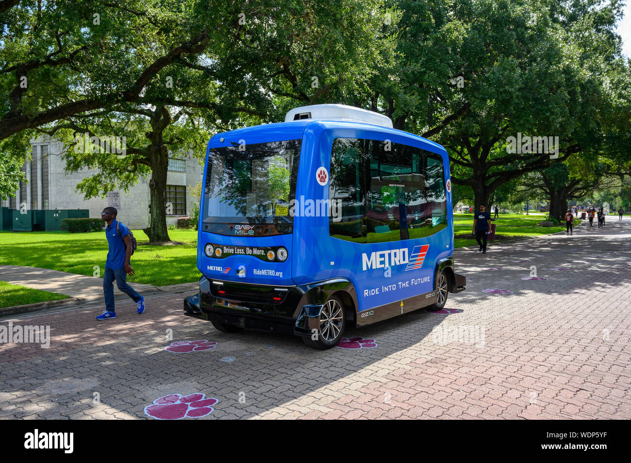 Eine autonome elektrische Shuttle fährt auf einer 1-km-Strecke an der Texas Southern University (TSU) in Houston, Texas Stockfoto