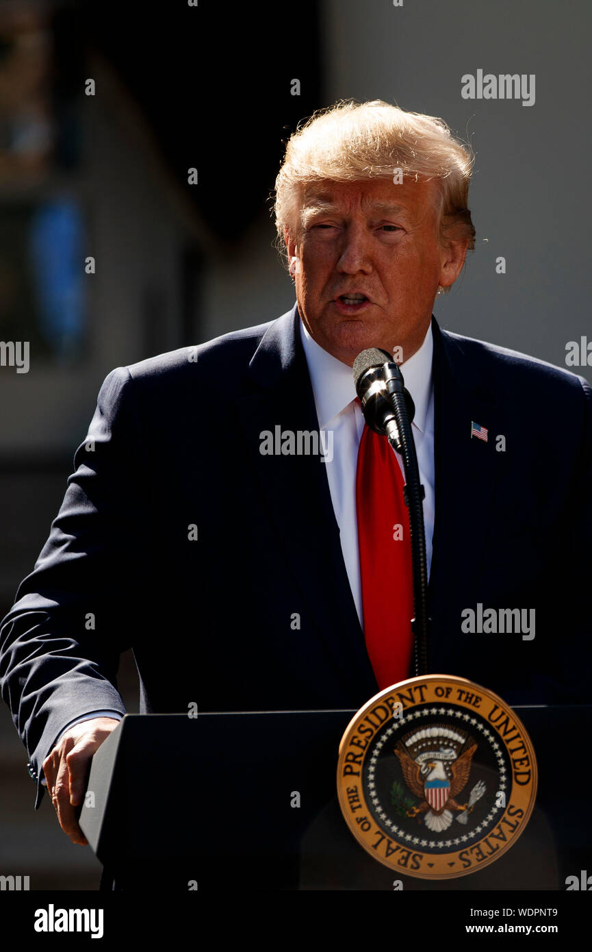 Washington, USA. 29 Aug, 2019. Us-Präsident Donald Trump spricht während einer Zeremonie im Weißen Haus in Washington, DC, USA, am 12.08.29., 2019. Die US-Regierung hat am Donnerstag angekündigt, die die U.S. Space Command, seine Interessen im Raum zu verteidigen. Credit: Ting Shen/Xinhua Stockfoto