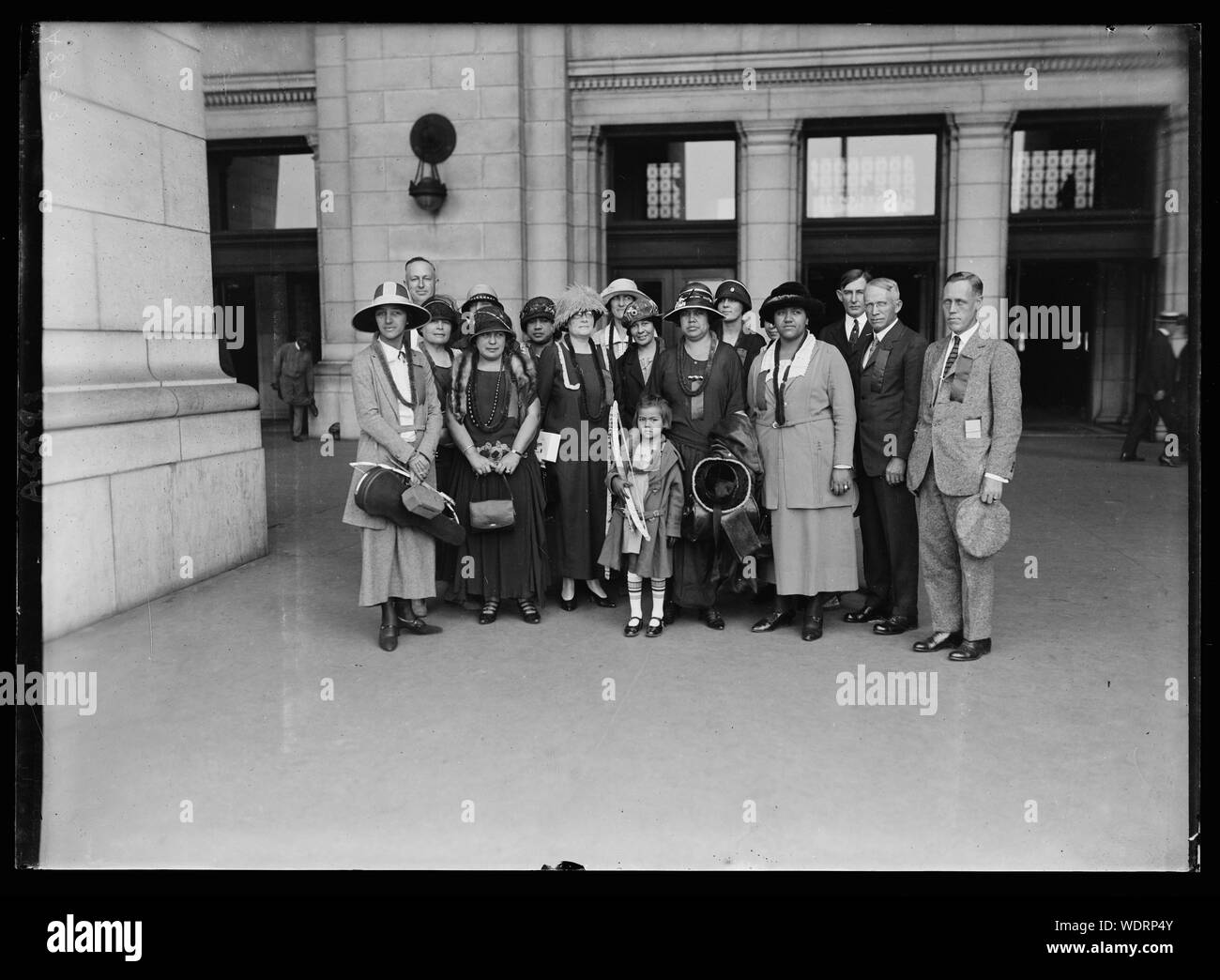 Gruppe (Hawaiianer?) an der Union Station in Washington, D.C. Abstract / Medium: 1 Negativ: Glas 5 x 7 in. oder kleiner Stockfoto