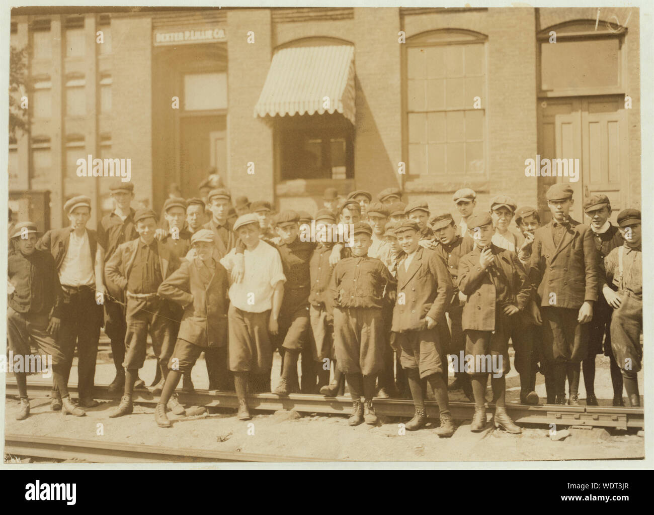 Gruppe vor Indian Orchard Mfg. Co. Jeder in öffentlichen Arbeiten war, (vorherige Listen von Namen siehe ). Abstract: Fotografien aus den Aufzeichnungen des Nationalen Kinderarbeit Committee (USA) Stockfoto