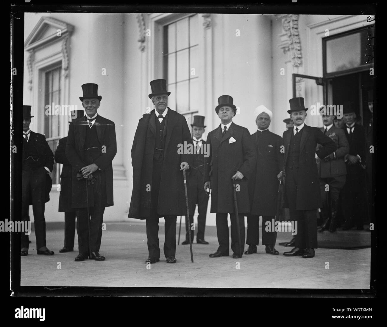 Gruppe mit Sir Auckland Geddes und Arthur James Balfour. White House, Washington, D.C. Abstract / Medium: 1 Negativ: Glas 4 x 5 in. oder kleiner Stockfoto
