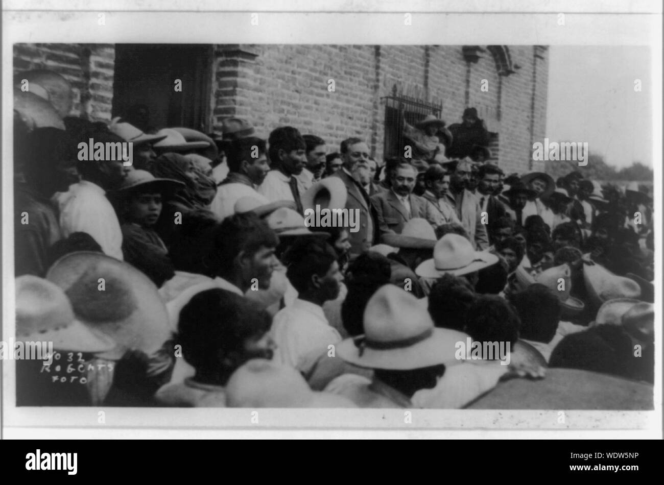 Gruppen von Menschen während der Mexikanischen Revolution: Masse mit Carranza in der Mitte des Bild Abstract / Medium: 1 Fotoabzug. Stockfoto