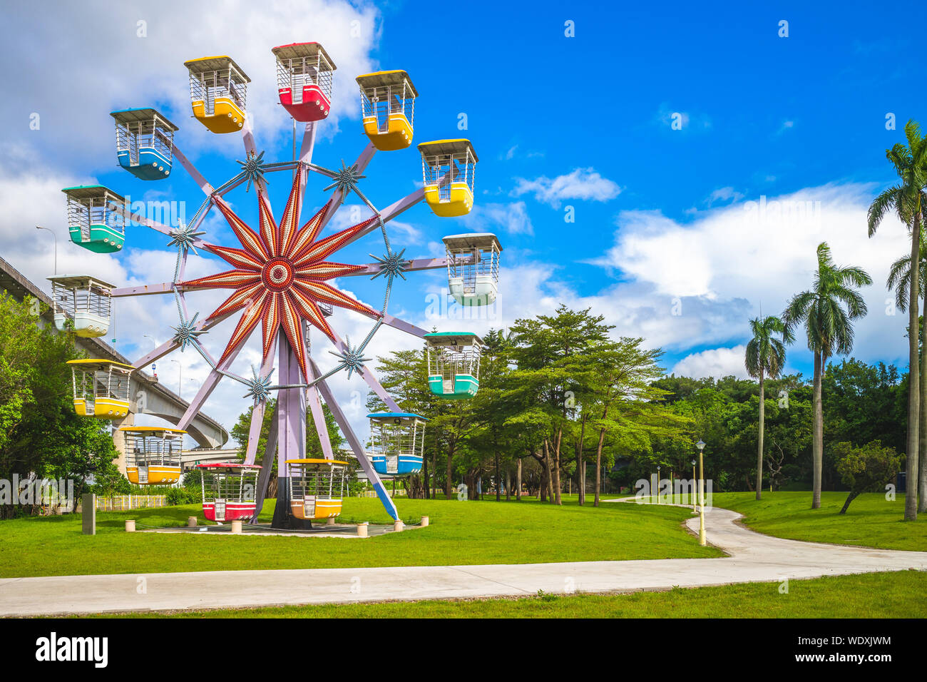 Taipei, Taiwan - August 23, 2019: yuanshan Landschaftspark, der auf dem Gelände der ehemaligen Taipei Kinder Freizeitpark gebaut, ist für die Öffentlichkeit zugänglich Stockfoto