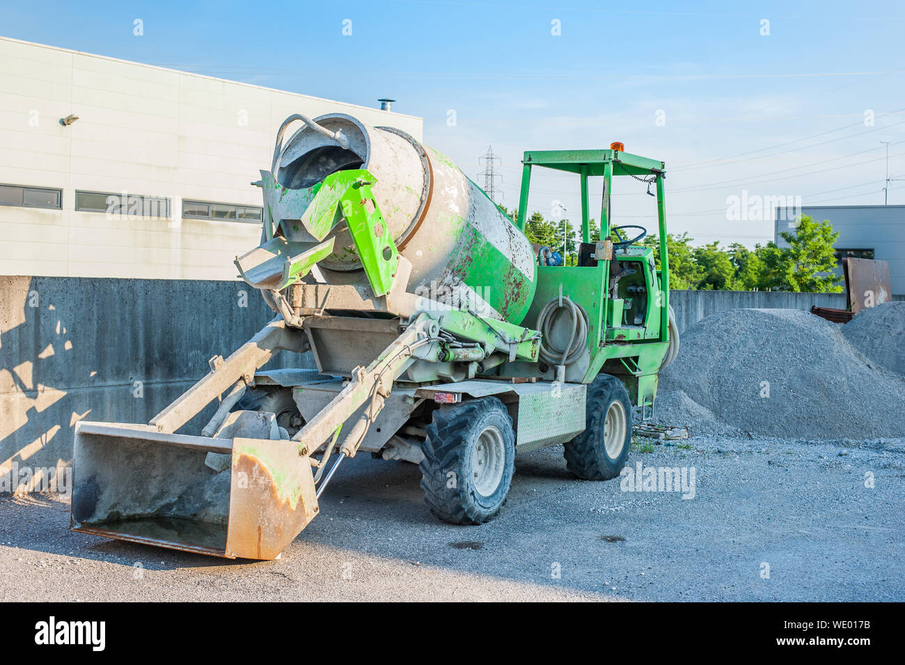 cement-concrete-construction-truck-equipment-fotos-und-bildmaterial