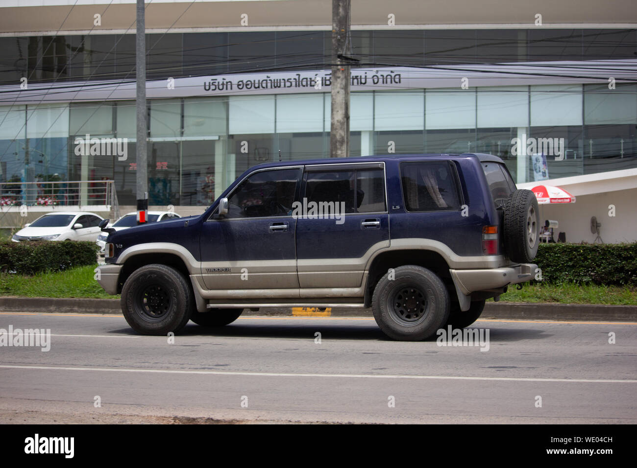 Chiangmai, Thailand - 20. August 2019: Mit dem eigenen Auto, Isuzu Trooper. Auf der straße Nr. 1001, 8 km von Chiang Mai City. Stockfoto