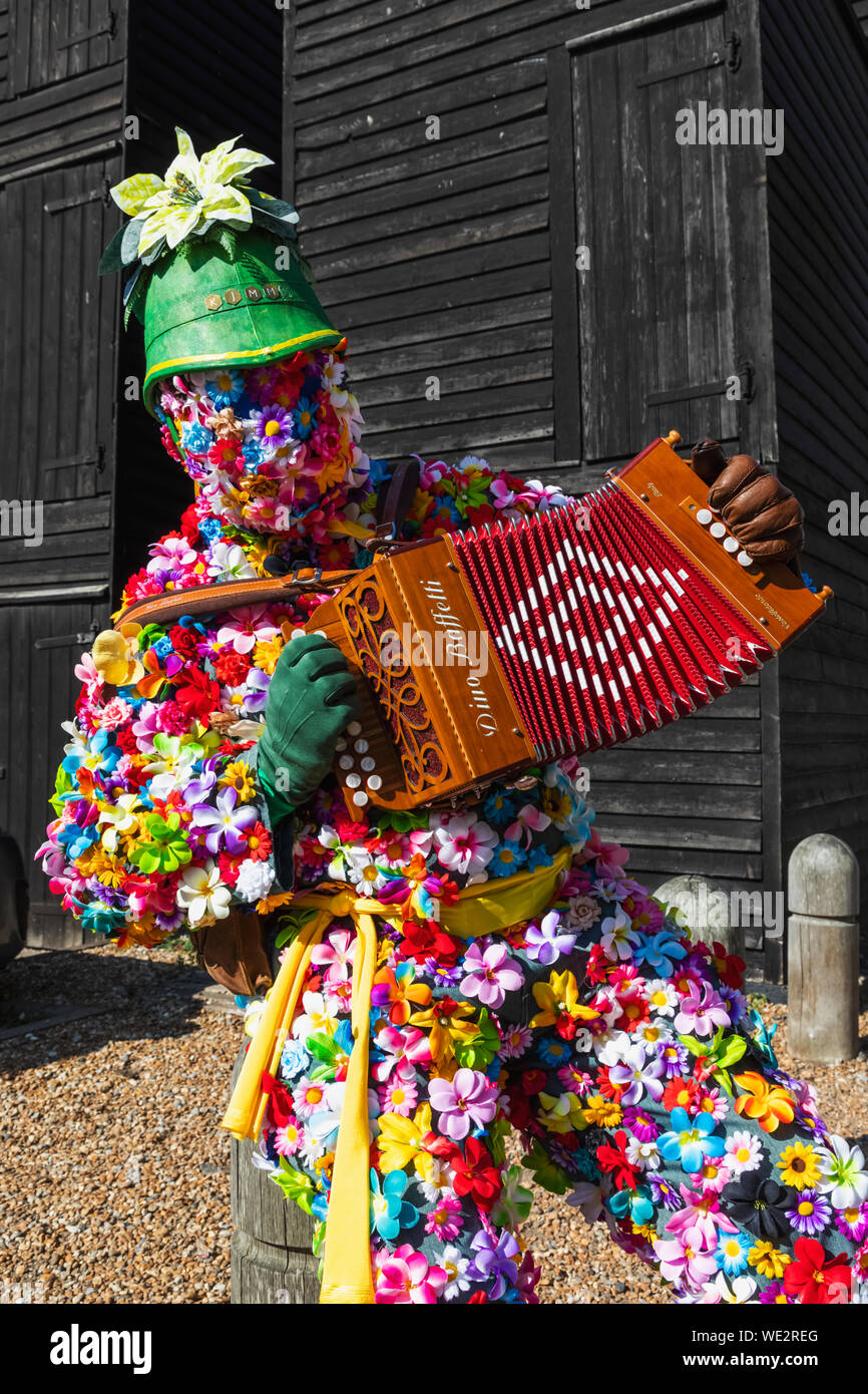 England, East Sussex, Hastings, die jährliche traditionelle Jack im Grünen Festival aka Der Grüne Mann Mai Tag Festival, Musiker Parade Teilnehmer an F Stockfoto