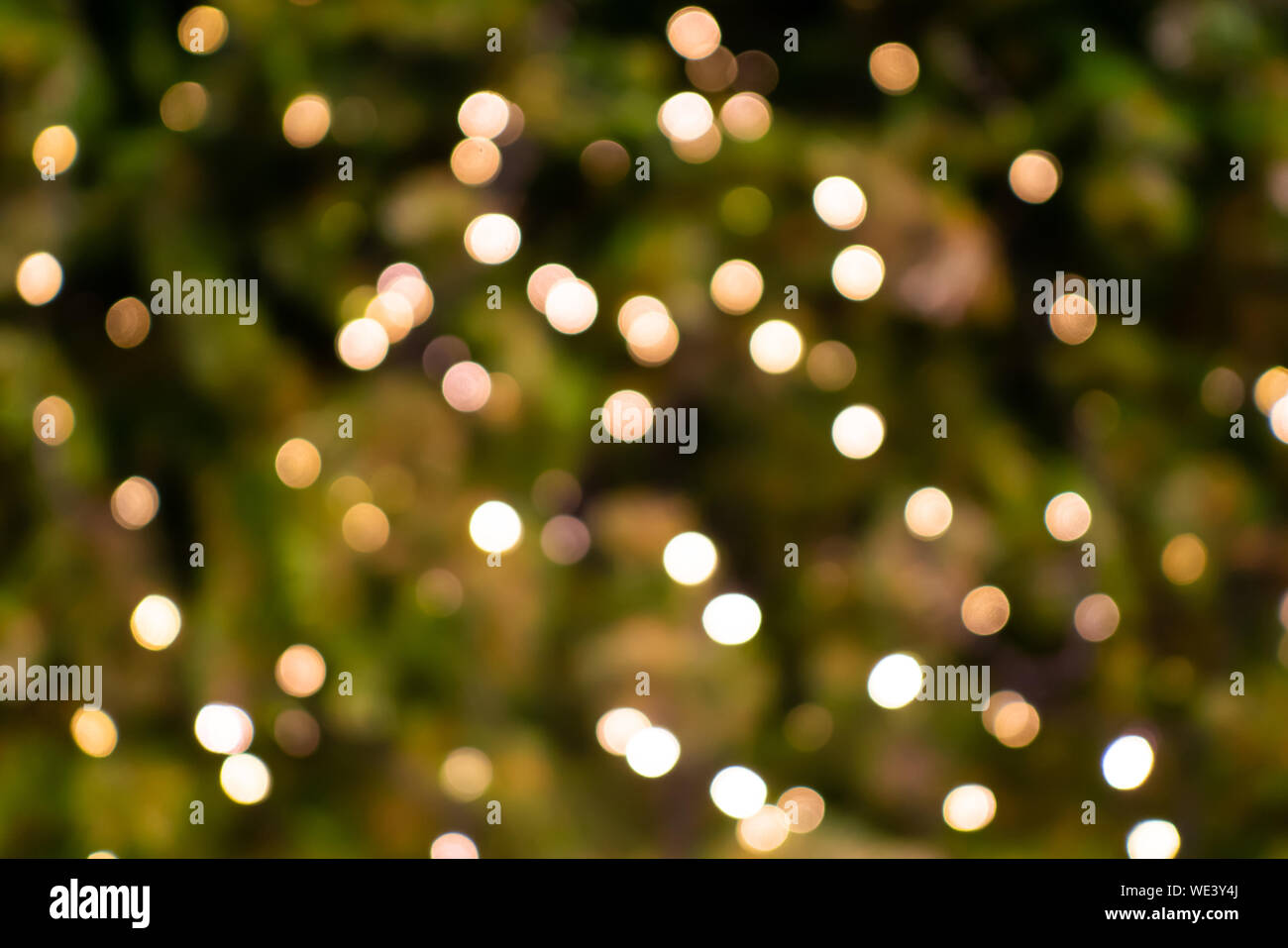 Bokeh von Licht auf Weihnachtsbaum Hintergrund Stockfoto