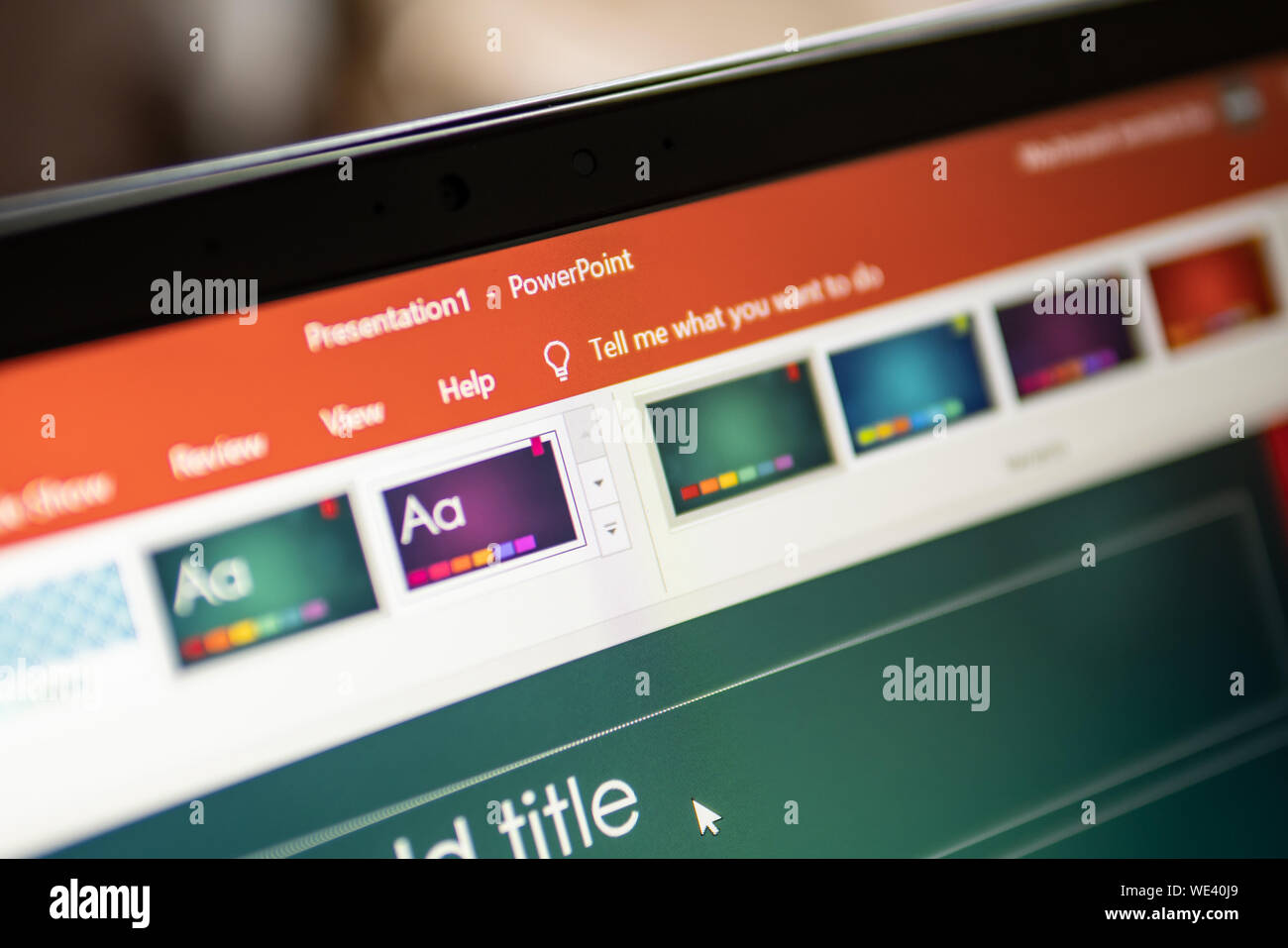 Bangkok, Thailand - 22. August 2019: Microsoft PowerPoint eine Präsentation Programm, das von Microsoft entwickelt wurde, auf dem Computer angezeigt. Stockfoto