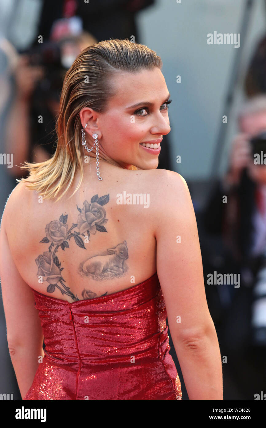 Italien, Venedig, 29. August 2019: Scarlett Johansson Spaziergänge auf dem Roten Teppich vor dem "Ehe Geschichte" Screening während der 76. Filmfestival von Venedig Stockfoto