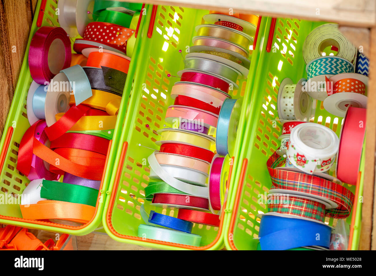 Viele Farben Bänder, Nähzubehör Stockfoto
