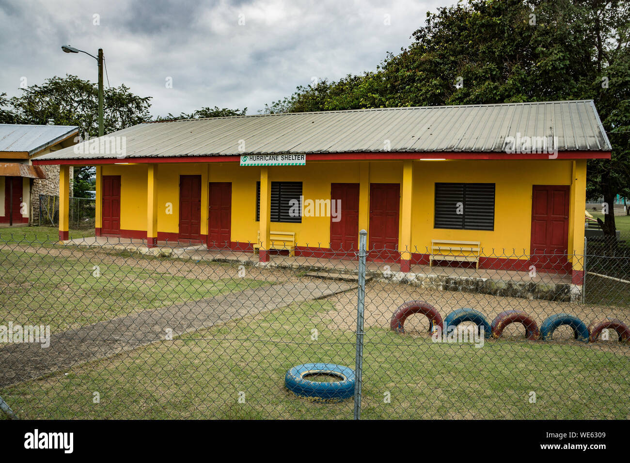 Hurricane Unterschlupf in der Nähe einer Schule in Belmopan, Belize Stockfoto