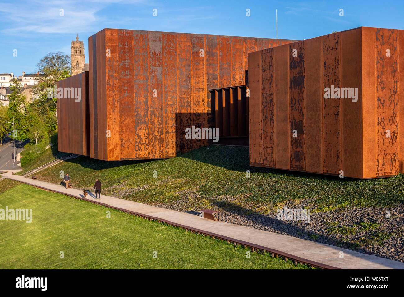 Frankreich, Aveyron, Rodez, die soulages Museum, vom katalanischen Architekten RCR mit Passelac & Roques und der Kathedrale Notre Dame im Zusammenhang konzipiert Stockfoto