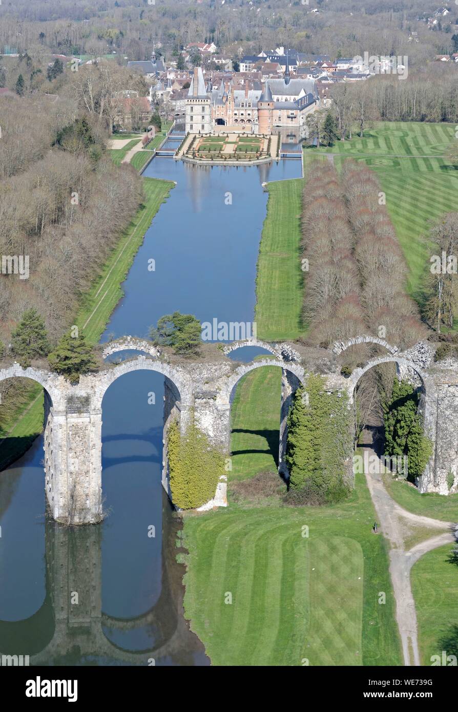 Frankreich, Eure-et-Loir, Chateau de Maintenon, Maintenon Acqueduct, unvollendete Kunstwerk, unter der Herrschaft von Ludwig XIV. erbaut, der Überquerung der Eure-tal (Luftbild) Stockfoto