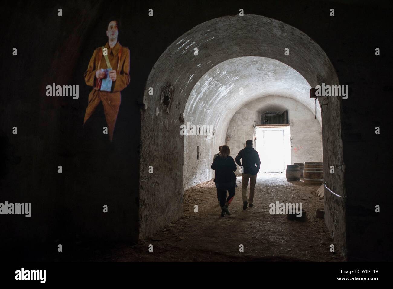 Frankreich, Savoie, Haute Maurienne, Vanoise, Aussois National Park, der esseillon Forts Victor Emmanuel, Schatzsuche in den Powder Magazine Stockfoto