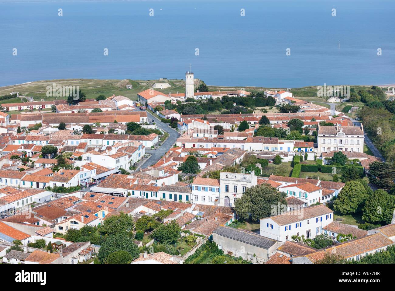 Frankreich, Charente Maritime, die Insel Aix, die Stadt (Luftbild) Stockfoto