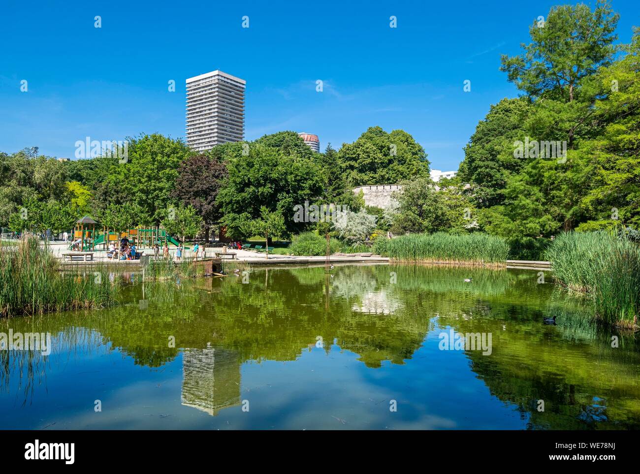 Frankreich, Paris, entlang der GR® Paris 2024, metropolitan Weitwanderweg in Unterstützung von Paris Angebot für die 2024 olympischen Spiele erstellt, Maison Blanche Bezirk, Kellermann Park Stockfoto