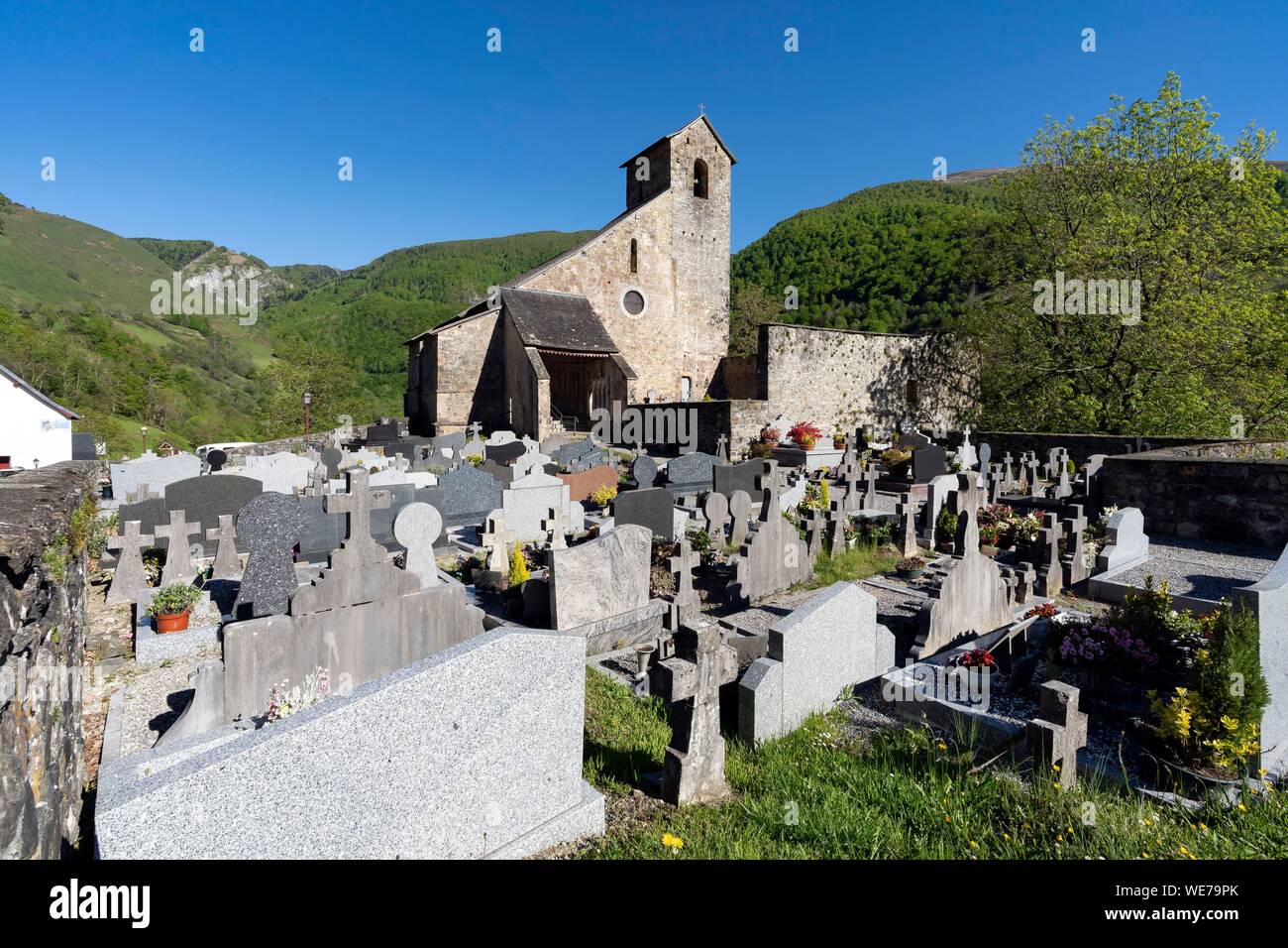 Frankreich, Pyrenees Atlantiques, Baskenland, Haute Soule Tal, Sainte Engrace, die romanische Kirche mit dem gleichen Namen, die im Jahr 1085 gegründet durch die Abtei von Leyre in Navarra Stockfoto