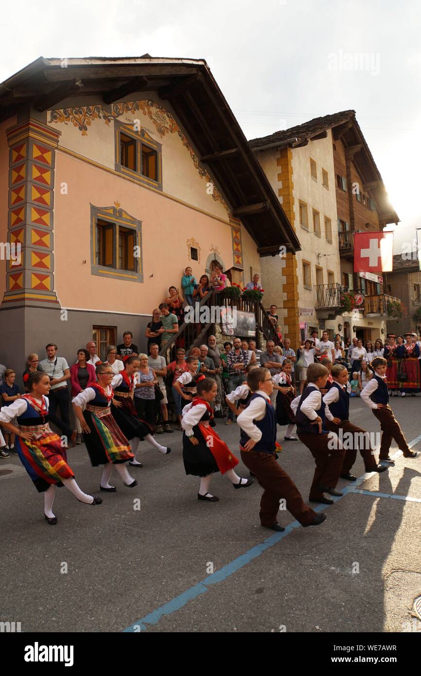 Schweiz, Wallis, Val d'Herens, Dorf Evolène, folkloristische Sommer Festival Stockfoto