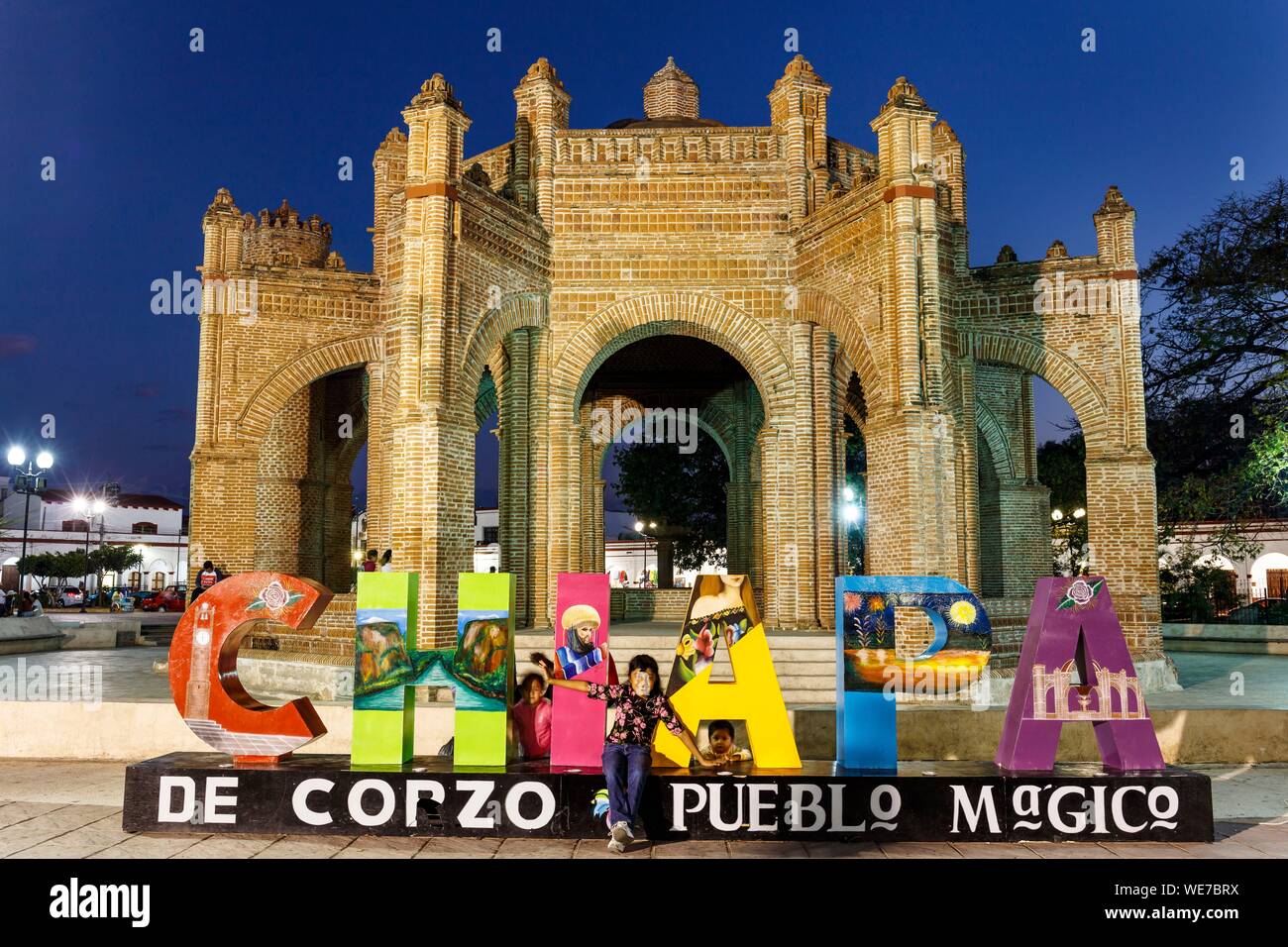 Mexiko, Chiapas, Chiapa De Corzo, die Buchstaben vor La Pila Brunnen Stockfoto