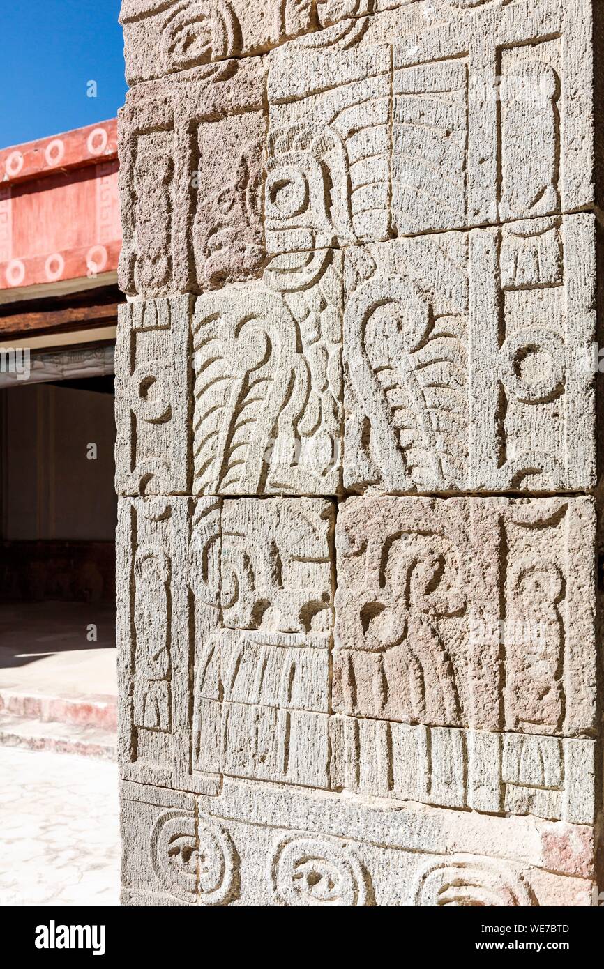 Mexiko, Mexiko, Teotihuacan als Weltkulturerbe von der UNESCO, Terrasse der Säulen, geschnitzte Pilar Stockfoto
