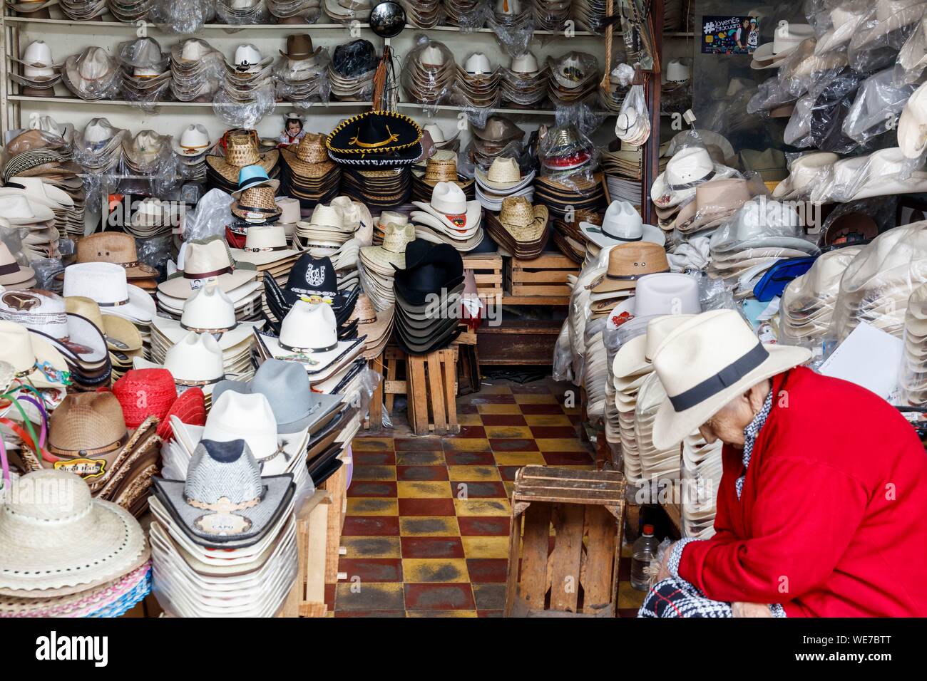 Mexiko, Michoacán, Zitacoaro, Hüte shop Stockfoto