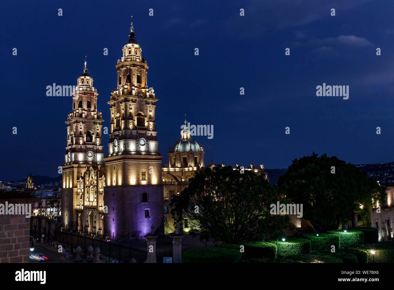 Mexiko, Michoacán, Morelia, die historische Altstadt von Morelia als Weltkulturerbe von der UNESCO, die Kathedrale bei Nacht Stockfoto
