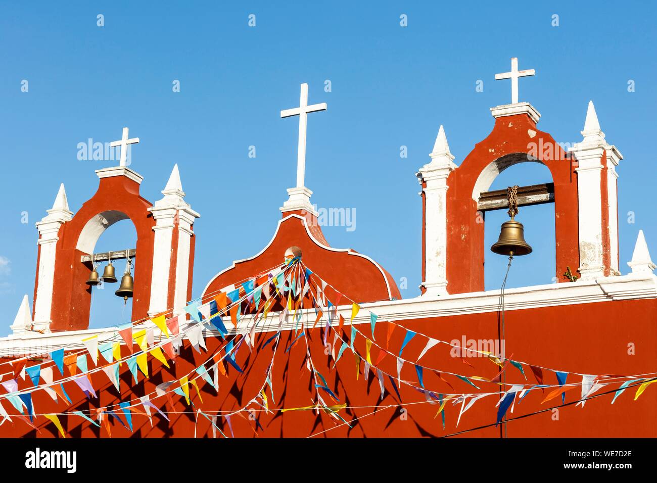 Mexiko, Yucatan, Celestun, die Kirchenglocken. Stockfoto