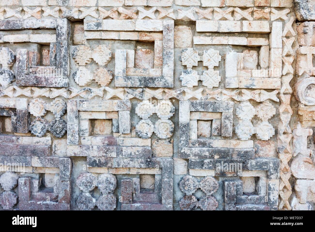 Mexiko, Yucatan, Uxmal, als Weltkulturerbe von der UNESCO, traditionelle Maya Symbole Schnitzereien Stockfoto