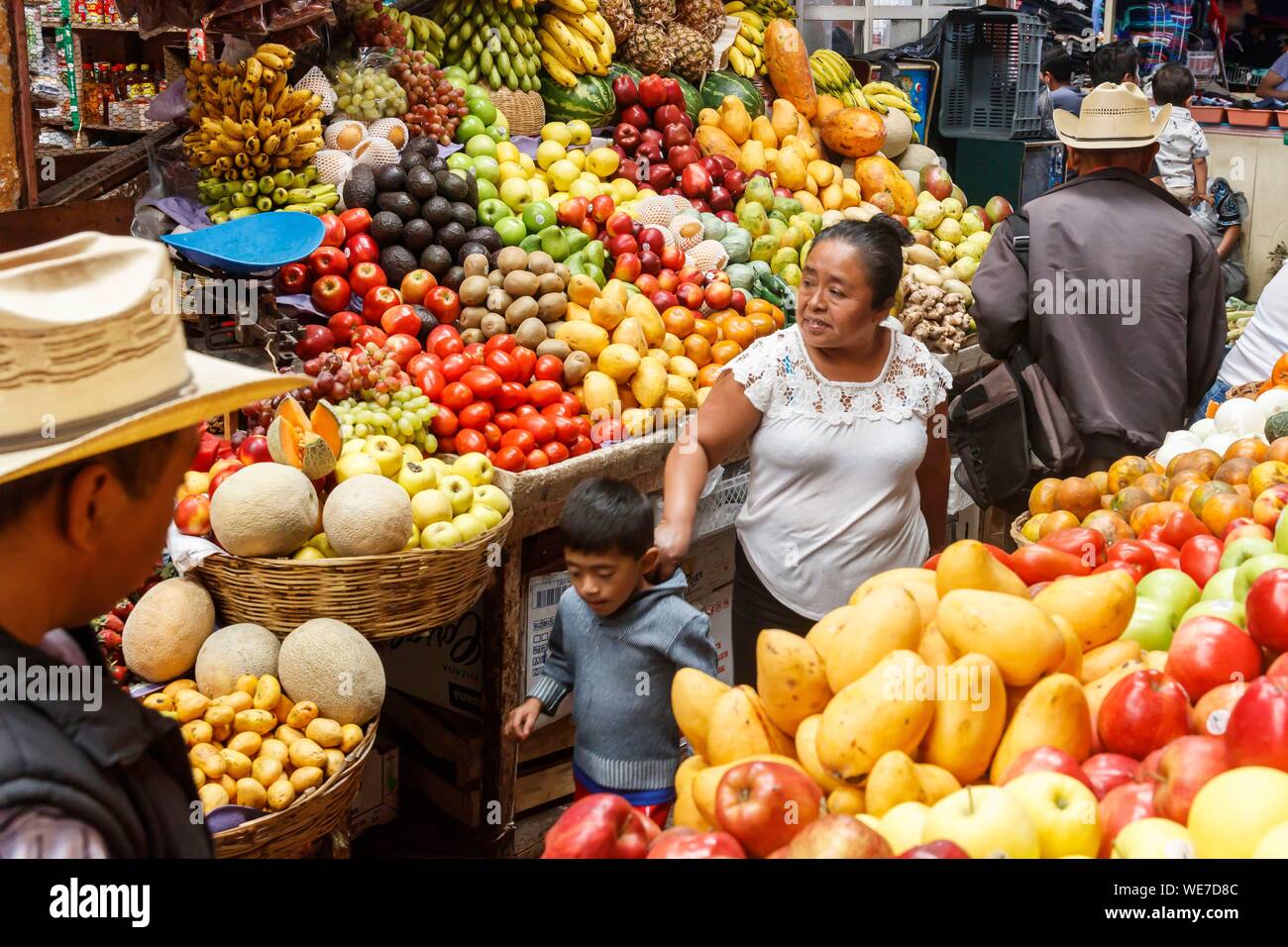 Mexiko, Chiapas, Nuevo Dominguez, Früchte und Gemüse auf dem Markt Stockfoto