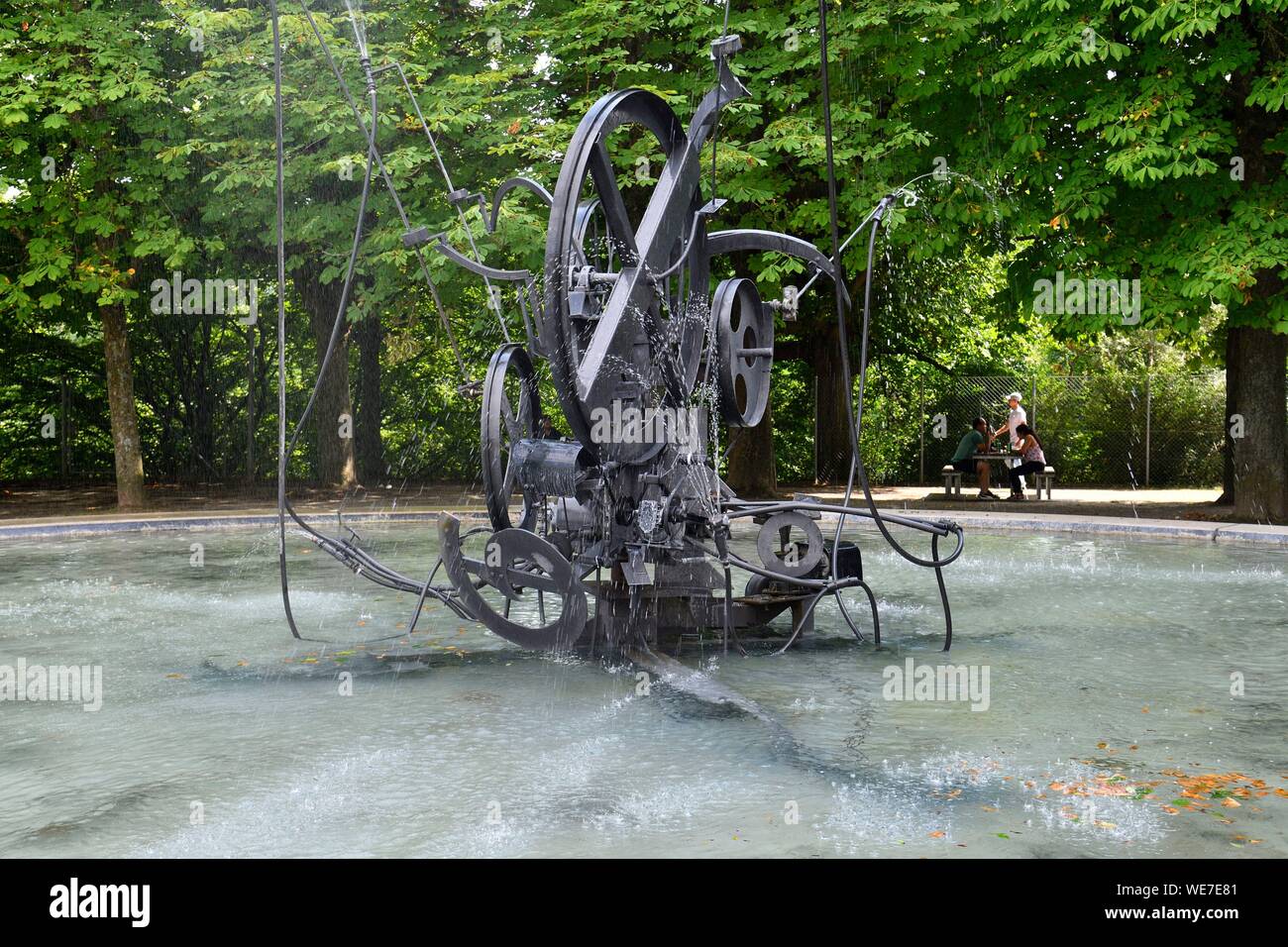 Schweiz, Kanton Freiburg, Fribourg, Grand Orte öffentlichen Garten, Jo Siffert Brunnen von Jean Tinguely Stockfoto