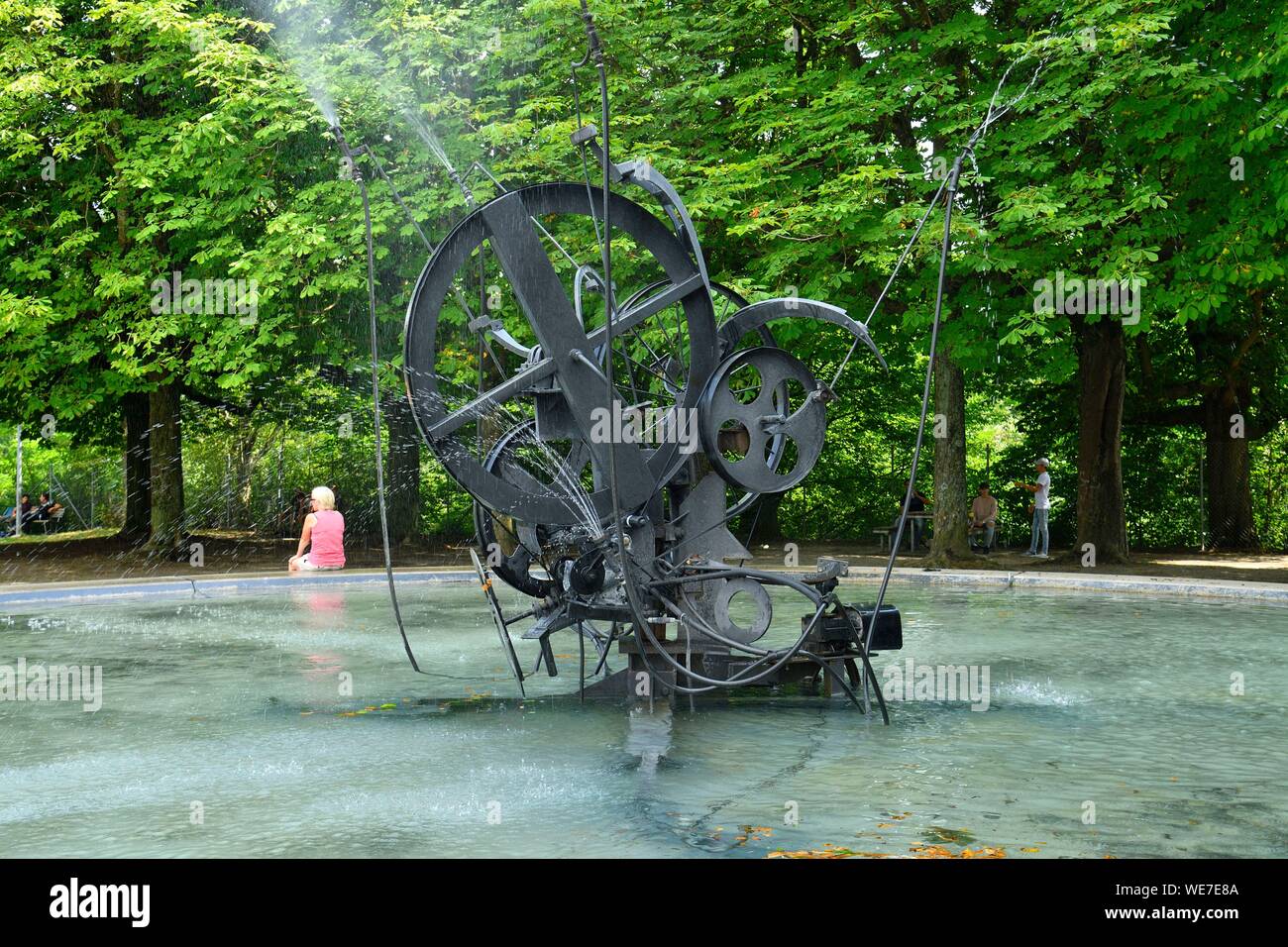 Schweiz, Kanton Freiburg, Fribourg, Grand Orte öffentlichen Garten, Jo Siffert Brunnen von Jean Tinguely Stockfoto