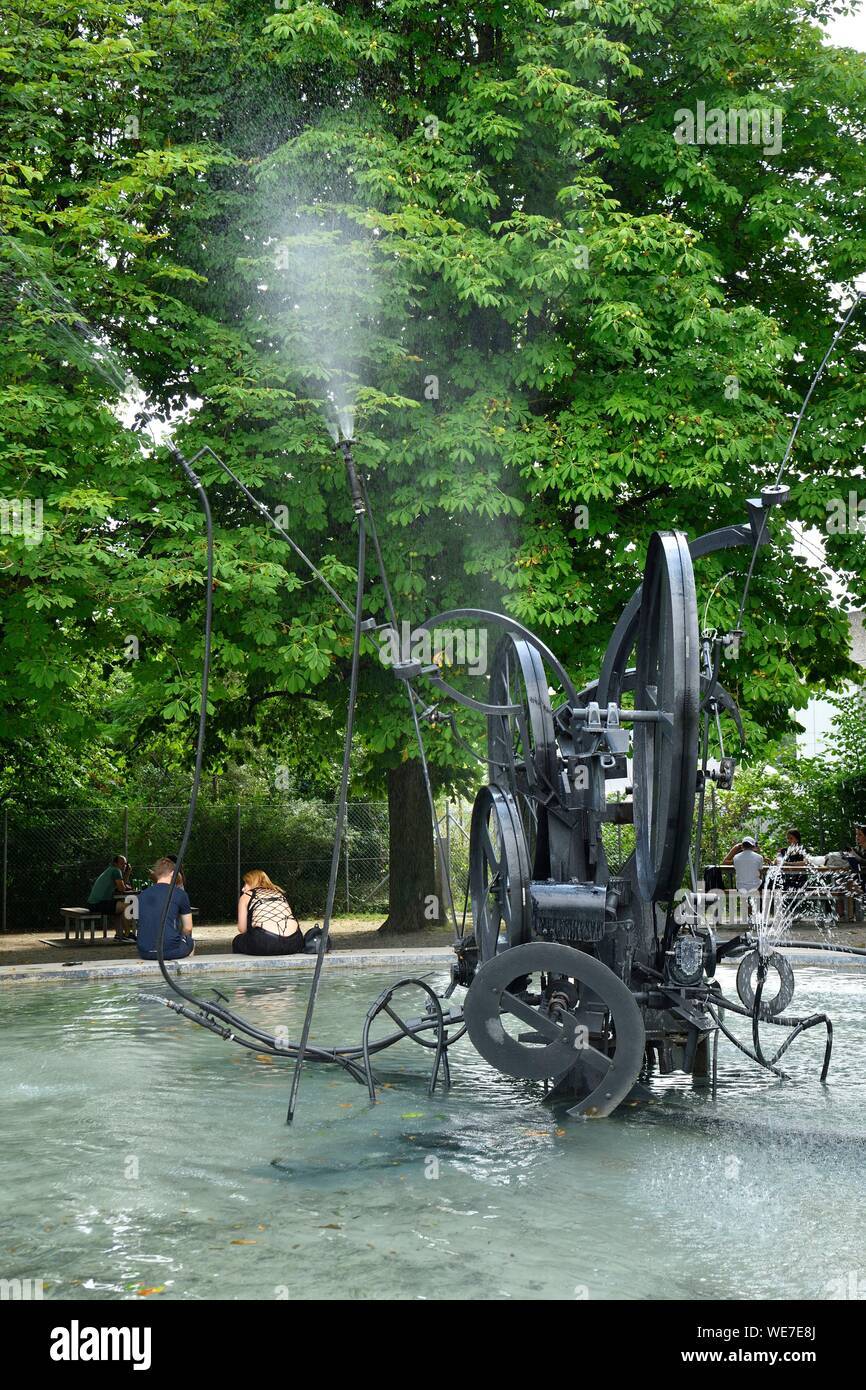 Schweiz, Kanton Freiburg, Fribourg, Grand Orte öffentlichen Garten, Jo Siffert Brunnen von Jean Tinguely Stockfoto